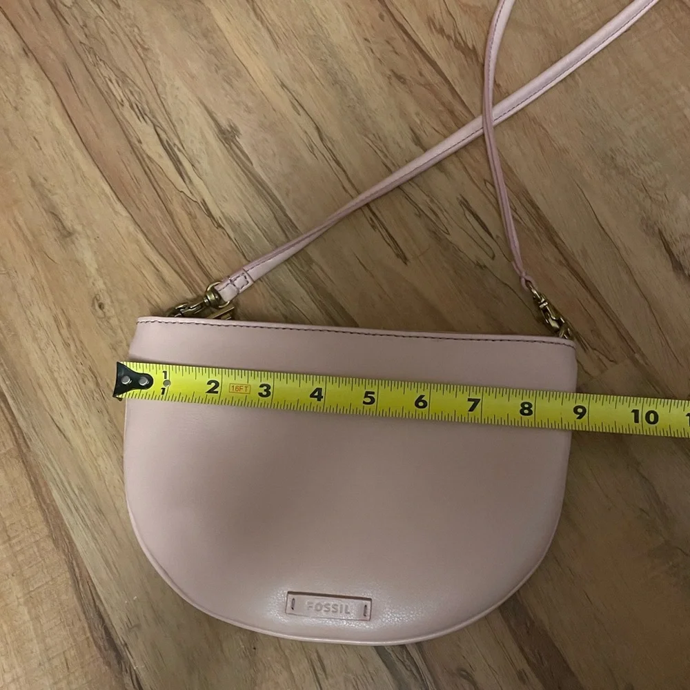 Fossil Light Pink Crossbody Bag with zipper closure - Picture 3 of 11